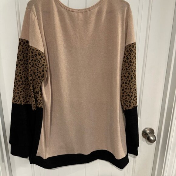 3X Leopard Print Sweater NWOT - Picture 8 of 8